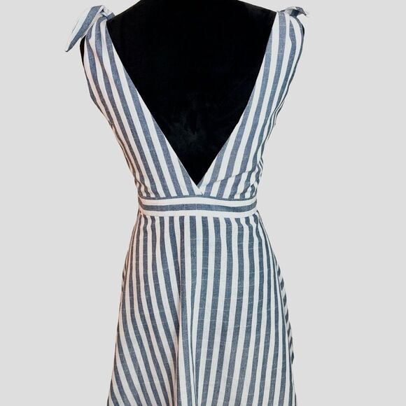 LAFUL Blue and White Twisted Tied Plunging dress Size 8 - Picture 4 of 16